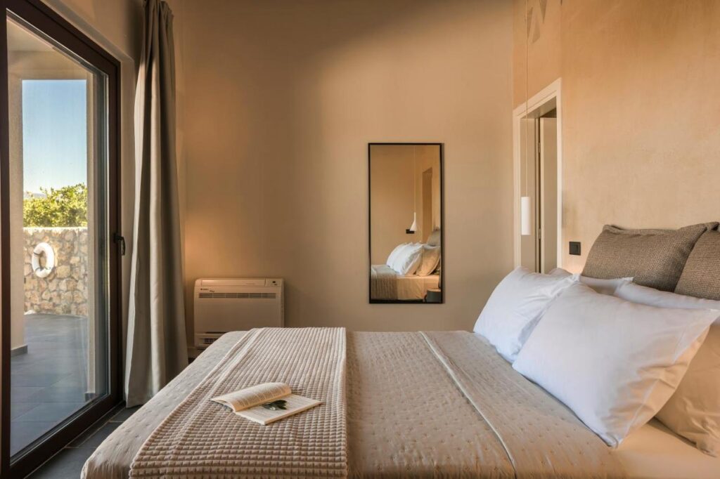 Twin bedroom